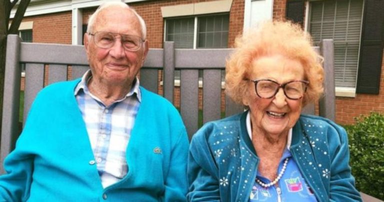 Mulher de 102 anos encontra amor novamente e se casa com seu noivo de 100