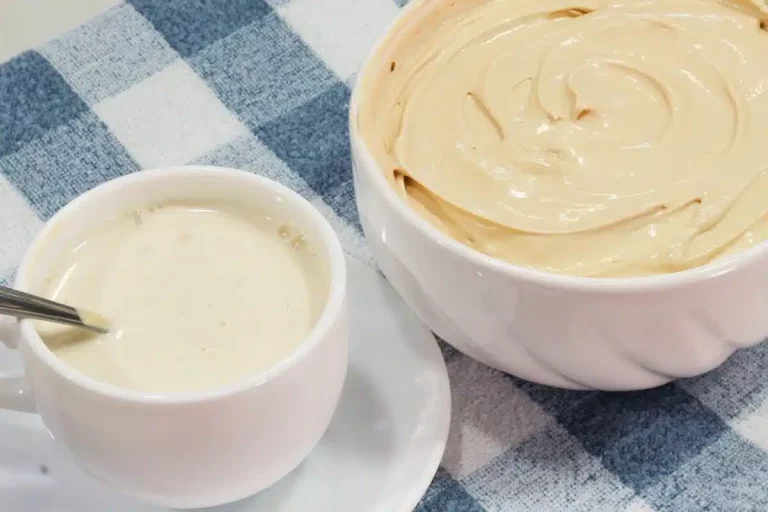 Caramelo cremoso para tomar no café da tarde: você vai querer todo dia de tão gostoso