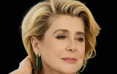 Catherine Deneuve Para uma Pele Radiante